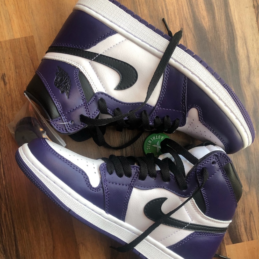 SOLD! Air Jordan 1 Retro High purple black/ white